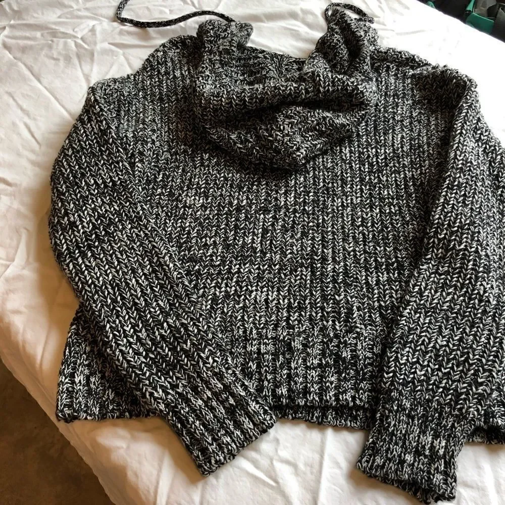 Aeropostale Hooded pullover sweater Black and white knit XS